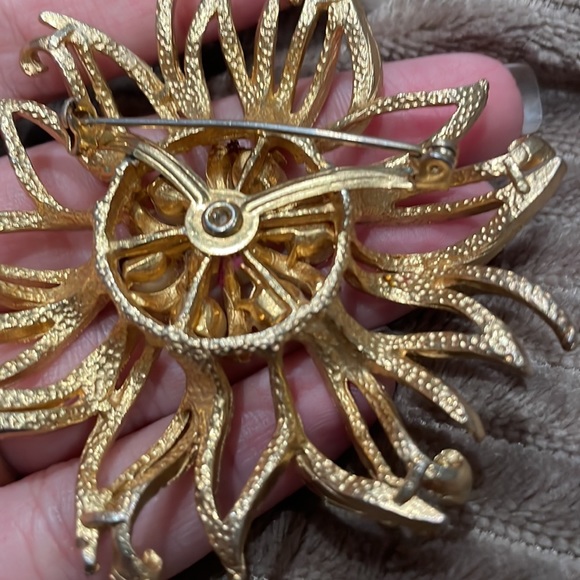Vintage brooch mid century modern sunburst design with gold tone metal - Picture 5 of 6